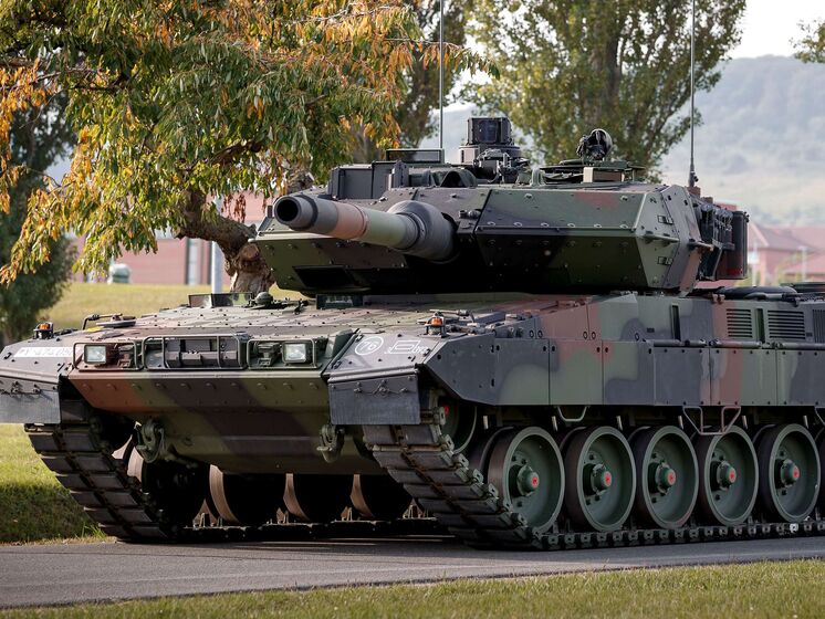 Позиция Шольца по поводу поставки боевых танков Украине зависит от США – Politico