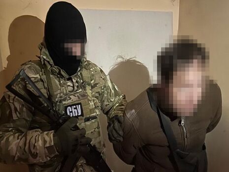 Чоловіка затримали під час спроби зібрати закриті відомості про українські військові бази, зазначили у СБУ