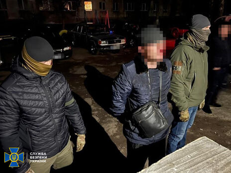 У СБУ повідомили, що підозрюваний вирішив утекти до Одеси, але його затримали