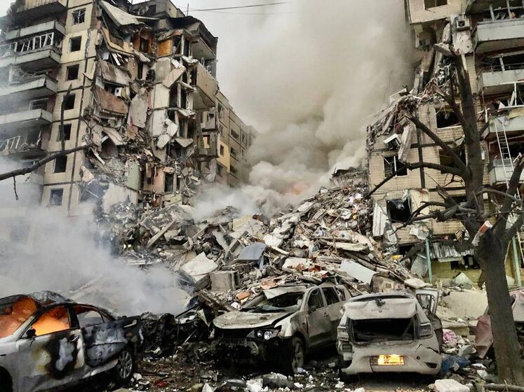 Из-под завалов дома в Днепре уже достали 15 человек – ОП