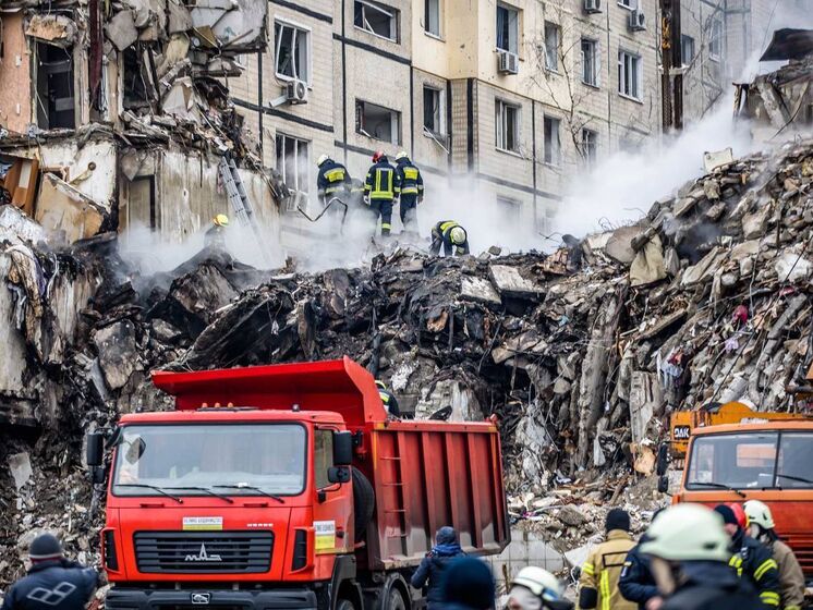 Кількість жертв ракетного удару Росії по житловому будинку в Дніпрі зросла до 29, рятувальники розібрали половину зруйнованих конструкцій – ОВА