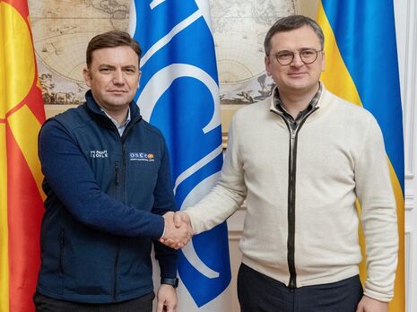 Кулеба (праворуч) провів зустріч із главою ОБСЄ Османі в Києві 16 січня