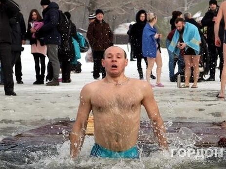 Київська влада занурюватися цього року на Водохреще не рекомендує, але безпеку у традиційних місцях купання забезпечить
