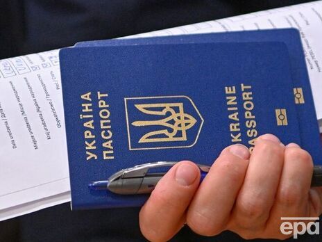 Українські паспорти тепер можна надсилати поштою за межі країни