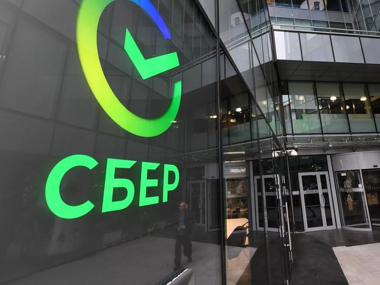 За дев'ять років після анексії російський "Сбербанк" зібрався працювати в окупованому Криму