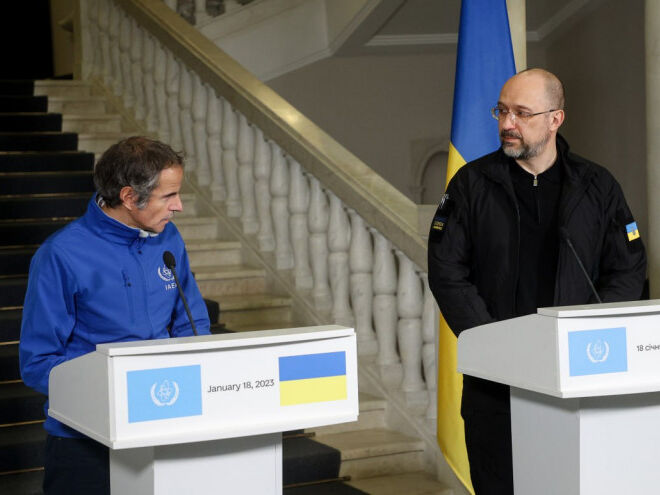 Гросси и Шмыгаль провели встречу в Киеве. Глава МАГАТЭ сообщил, что миссия агентства будет работать на украинских АЭС, как минимум "пока будет война"