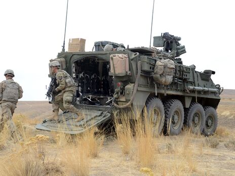 США вперше нададуть Україні бронемашини Stryker