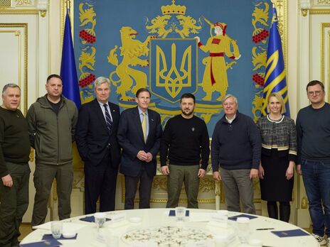 Американські сенатори зустрілися із Зеленським і Шмигалем в Україні. Обговорили постачання зброї, ПВК 