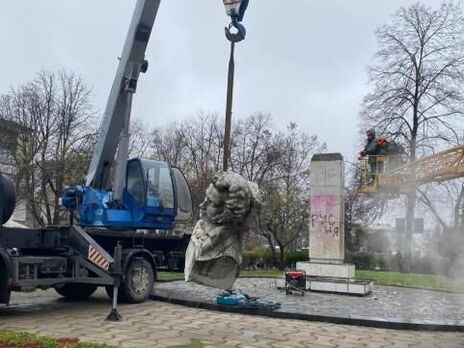 В Україні демонтують пам'ятники російським діячам