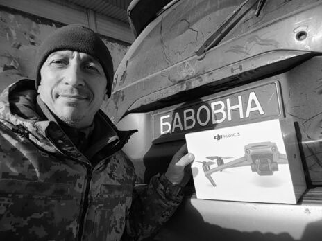Собченко працював над меморіалами воїнам УНР, воював із початку російської агресії, його нагороджено орденами "За мужність"