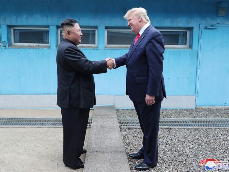 "Человек-ракета – окей, маленький – не окей". Помпео рассказал, как Трамп оправдывался перед Ким Чен Ыном из-за прозвища