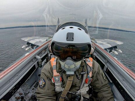 Украинские летчики говорят, что летать на F-16 "не проблема", отметил Игнат