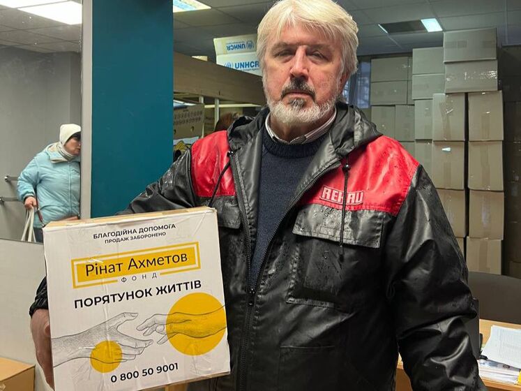 Фонд Рината Ахметова обеспечил мариупольцев в Днепре почти 11 тыс. гигиенических наборов