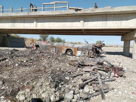 У Пакистані автобус на швидкості врізався в опору моста, загинула 41 людина