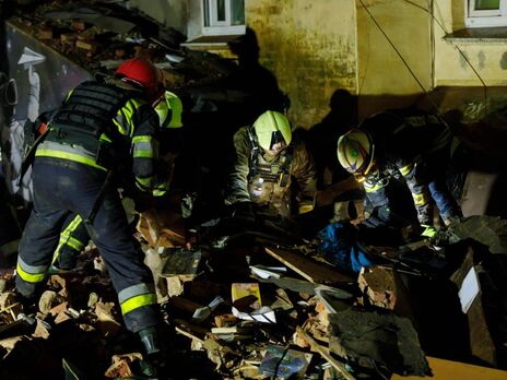 Синєгубов: Тіло загиблої жінки рятувальники шукали в завалах три години