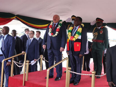 Лукашенко прибыл в Зимбабве с визитом, который якобы имеет 
