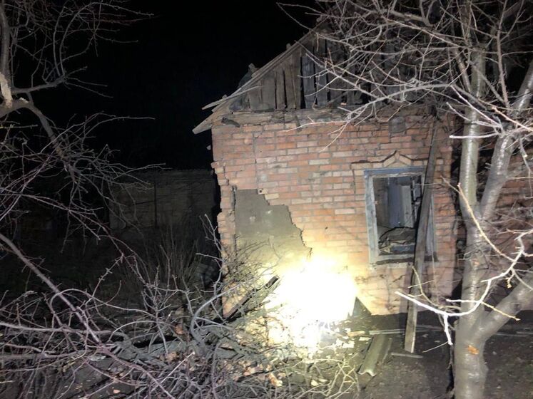 Оккупанты ночью обстреляли Никопольский район, повреждены дома и линия электропередачи – ОВА