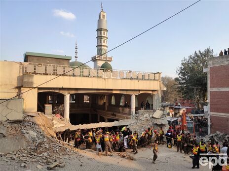 Взрыв в Пакистане: количество погибших в мечети резко возросло