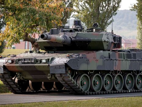 Керувати танками Leopard 2 українських військових, можливо, навчатимуть у Польщі