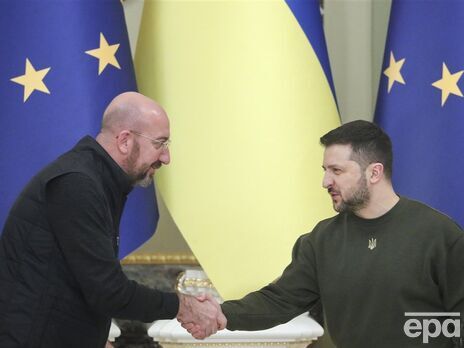 Зеленский (справа) в ночь на 24 февраля 2022 года в телефонном разговоре сообщил Мишелю, что Россия атакует Украину по всей территории, рассказал глава Евросовета