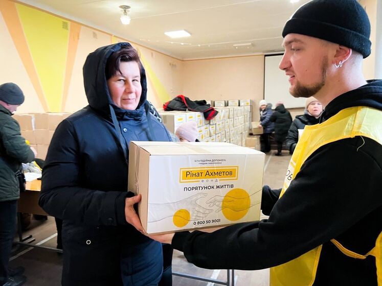 У Білозерське Донецької області Фонд Ріната Ахметова доправив майже 4 тис. продуктових наборів