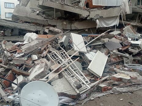 Более 500 человек погибли и несколько тысяч получили ранения в результате землетрясения в Турции и Сирии