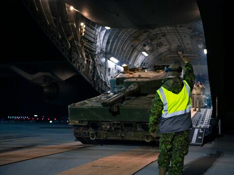 Канада разом із союзниками навчатиме українських військових роботи з танками Leopard