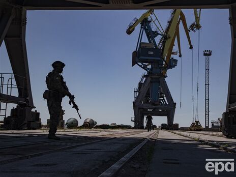 Мариупольский порт оккупанты превращают в военную базу, заявил Андрющенко
