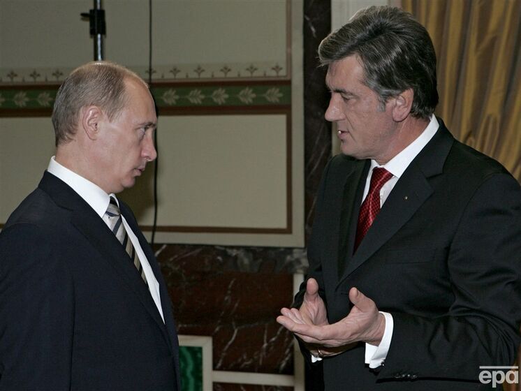 Ющенко: Путин зашел ко мне в дом, стал вплотную к печи. Оперся, поставил руки на трубу и стоит... Я бы сказал, какая-то медитация. И это было долго