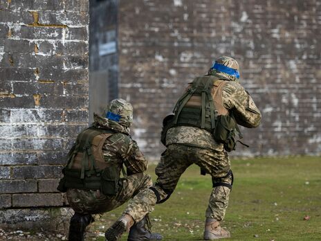 Генштаб ВСУ показал фото, как украинские военные в Великобритании учатся вести городские бои