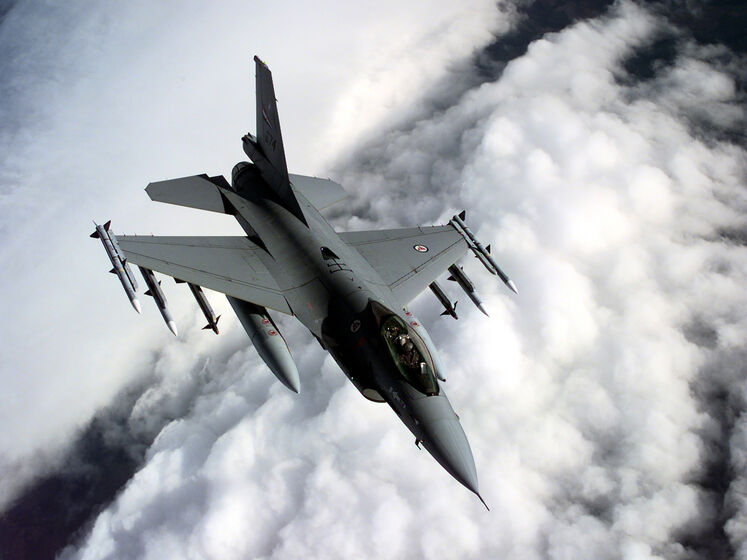 "Принципиально – получить первую эскадрилью". В МИД заявили, что F-16 может быть не первым боевым самолетом, который получит Украина