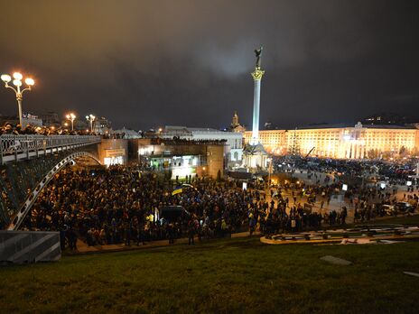 У XXІ столітті в Україні відбулося вже дві масові революції Помаранчева (2004 рік) і Революція гідності (2013 2014 роки)