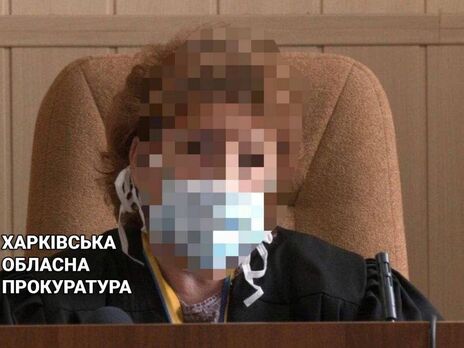 За даними слідства, суддя добровільно погодилася співпрацювати з росіянами під час окупації Вовчанська