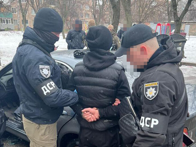 В Харькове задержаны члены группировки "Смотрящие за ХТЗ", которые вымогали деньги у наркозависимых &ndash; полиция