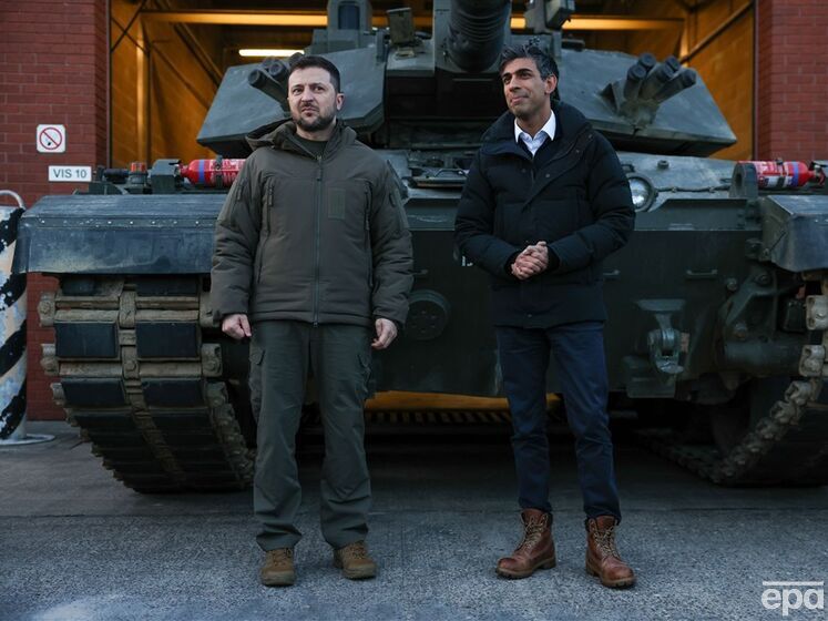 Зеленский и Сунак встретились с украинскими военными, которые обучаются в Великобритании