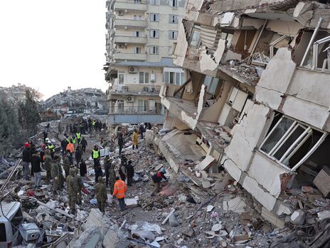 В Турции число жертв землетрясения превысило 16,5 тыс. человек, в Сирии – 3,3 тыс.
