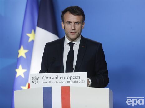 За словами президента Франції, він виступає за "кориснішу і швидшу зброю"