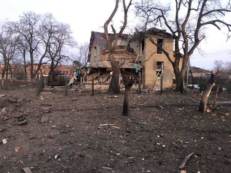 У Харківській області російські ракети зруйнували кілька багатоквартирних і приватних будинків. Пошкоджено будівлі "Ощадбанку", аптеки й дитячого садка – ОВА