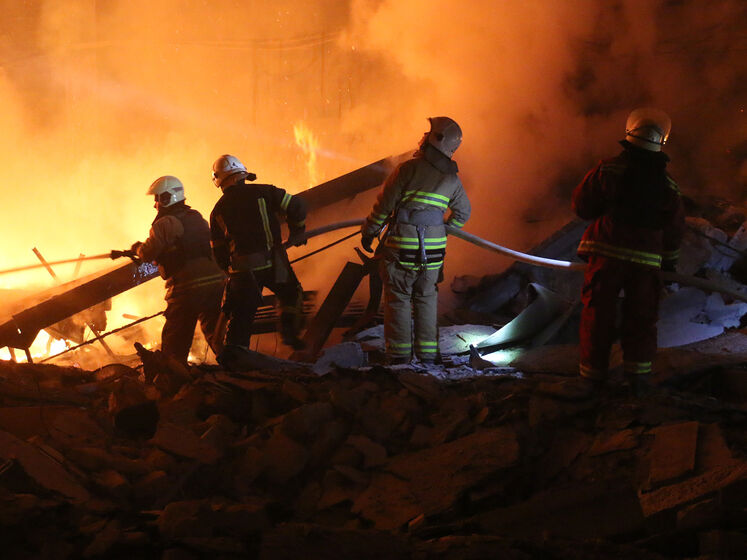 У Харкові внаслідок нічних ракетних ударів один поранений, пошкоджено депо "Нової пошти", була велика пожежа на підприємстві