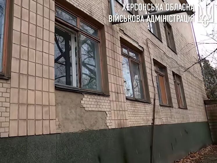 Російські війська з артилерії вдруге за день обстріляли лікарню у Херсоні, у ній перебувало 26 пацієнтів – ОВА