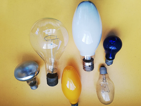 Украинцы активно приносят старые лампы для обмена на новые LED-лампочки
