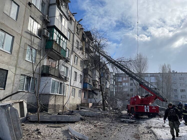 В результате удара России по жилому микрорайону Покровска погиб гражданский, еще не менее 12 получили ранения – ОВА 
