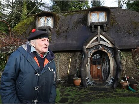 Шотландец случайно построил себе дом хоббита и стал знаменитым. Журналистам он заявил, что никогда не читал 