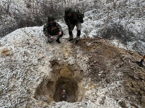 Сапери ліквідовують російські міни й боєприпаси в Київській області