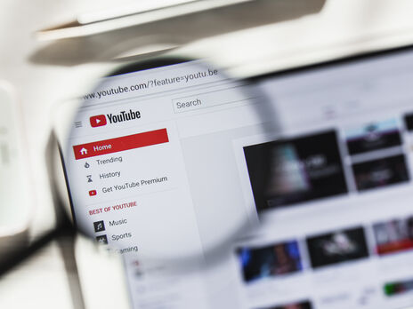 В марте 2022 года YouTube заблокировал аккаунты российских государственных телеканалов, но спустя полгода их контент вновь начал появляться на платформе
