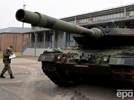 Українські військові опановують танки Leopard 2 у Німеччині