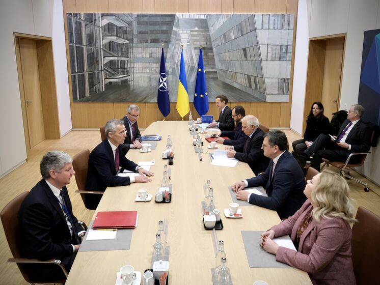 В Брюсселе прошла первая в истории трехсторонняя встреча Украина – ЕС – НАТО. Кулеба предложил начать подготовку украинских пилотов