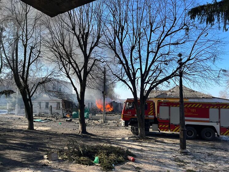 Нічний обстріл Дніпропетровської області: горіли будинки, пошкоджено магазин і кафе. Люди не постраждали – ОВА
