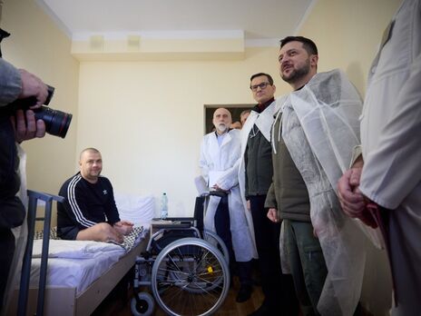 Зеленский и Моравецкий пообщались с украинскими военными, проходящими лечение после ранений 
