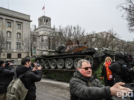 Активісти домоглися дозволу на встановлення танка перед посольством РФ